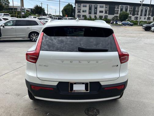 2025 Volvo XC40 B5 Core Bright Theme