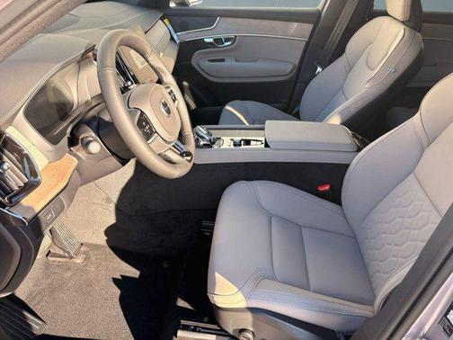 2026 Volvo XC90 B5 Core