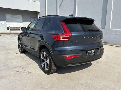 Denim Blue 2026 Volvo XC40 Core, B4 FWD Gas (mild hybrid), Dark