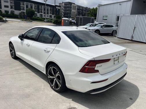 2024 Volvo S60 B5 Plus Dark Theme