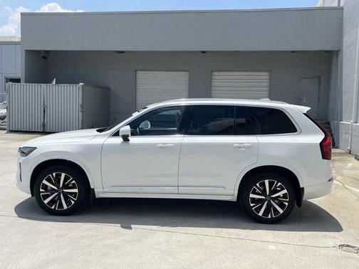2025 Volvo XC90 B6 Core