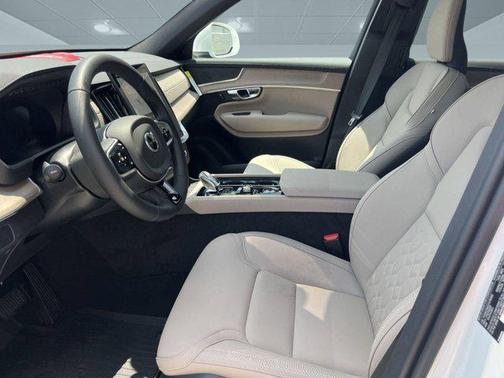 2025 Volvo XC90 B6 Core