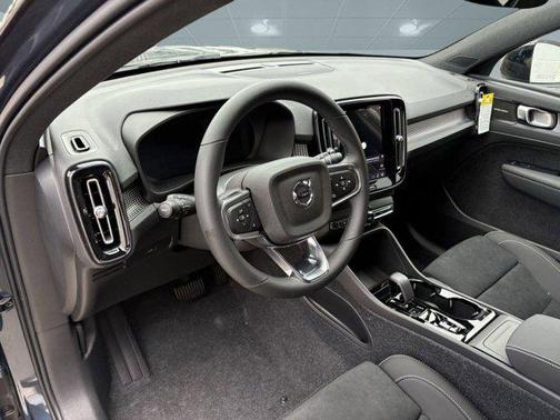 2026 Volvo XC40 B5 Ultra Black Edition