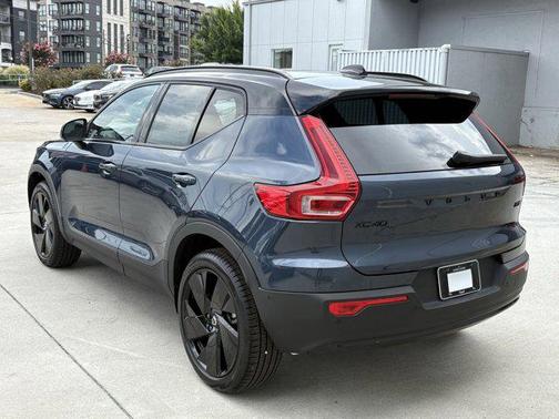 2026 Volvo XC40 B5 Ultra Black Edition