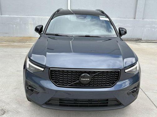 2026 Volvo XC40 B5 Ultra Black Edition