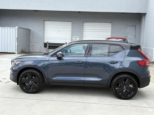 2026 Volvo XC40 B5 Ultra Black Edition