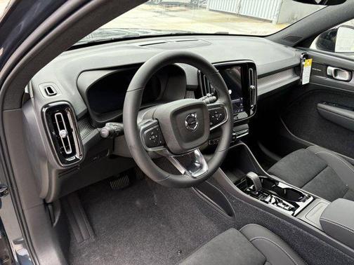 2026 Volvo XC40 B5 Ultra Black Edition
