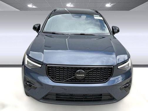 2026 Volvo XC40 B5 Ultra Black Edition