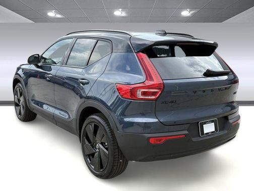 2026 Volvo XC40 B5 Ultra Black Edition