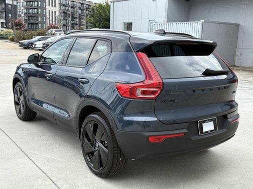 2026 Volvo XC40 B5 Ultra Black Edition