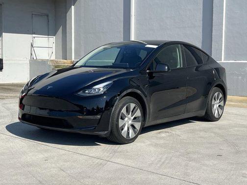 2022 Tesla Model Y Long Range Dual Motor All-Wheel Drive