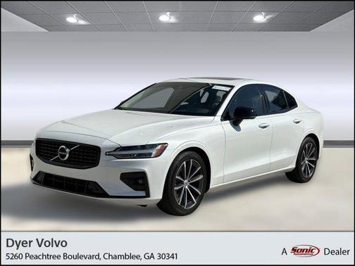 2022 Volvo S60 T5 Momentum