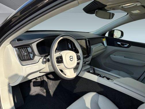 2025 Volvo XC60 B5 Plus