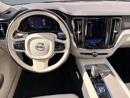 2024 Volvo S60 B5 Plus Dark Theme