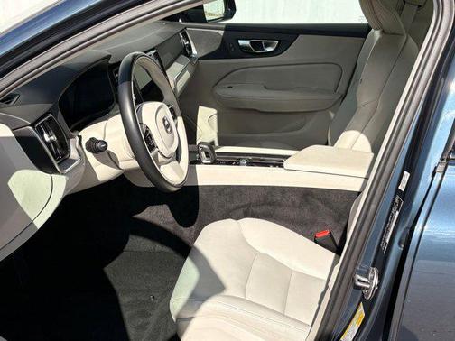 2024 Volvo S60 B5 Plus Dark Theme