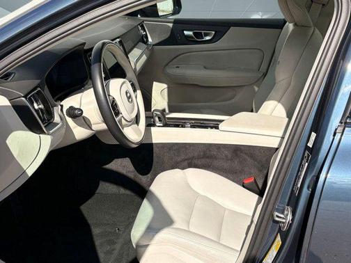 2024 Volvo S60 B5 Plus Dark Theme