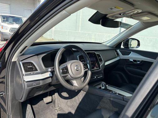 2024 Volvo XC90 B5 Core Bright Theme
