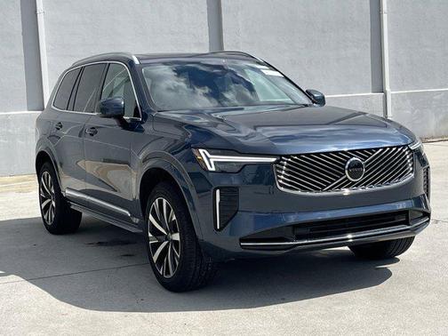 2025 Volvo XC90 B5 Core