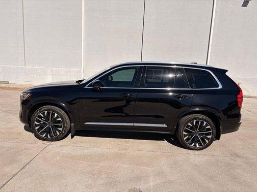 2025 Volvo XC90 B6 Core