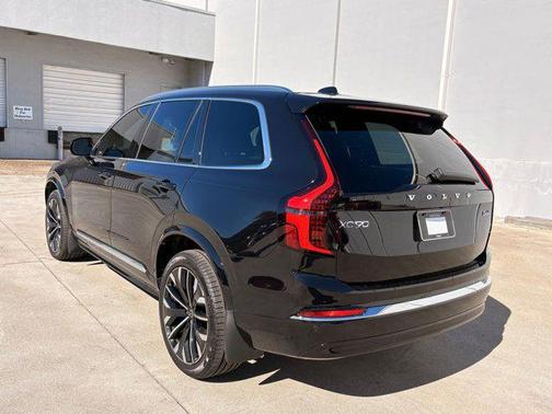2025 Volvo XC90 B6 Core