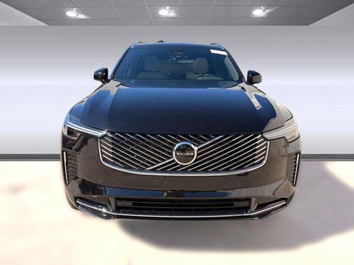 2025 Volvo XC90 B6 Core