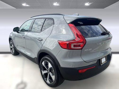 2026 Volvo XC40 Plus, B5 AWD Gas (mild hybrid), Dark