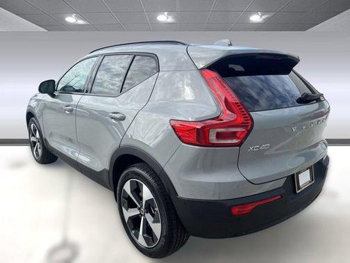 2026 Volvo XC40 B5 Plus