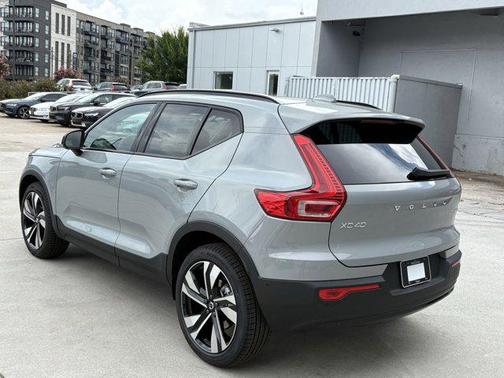 2026 Volvo XC40 B5 Plus