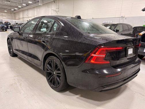 2024 Volvo S60 B5 Plus Black Edition