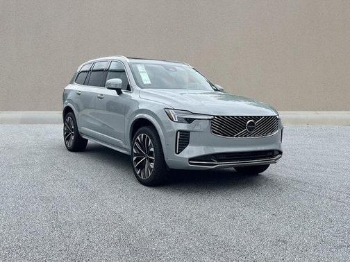 2025 Volvo XC90 B5 Plus 7-Seater