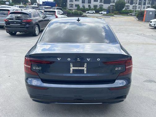 2024 Volvo S60 B5 Ultimate Dark Theme