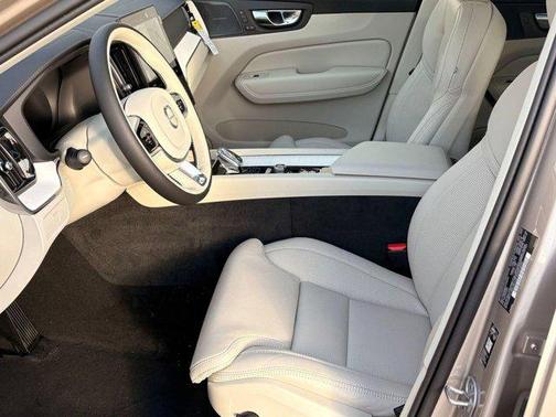 Bright Dusk Metallic 2026 Volvo XC60 B5 Ultra