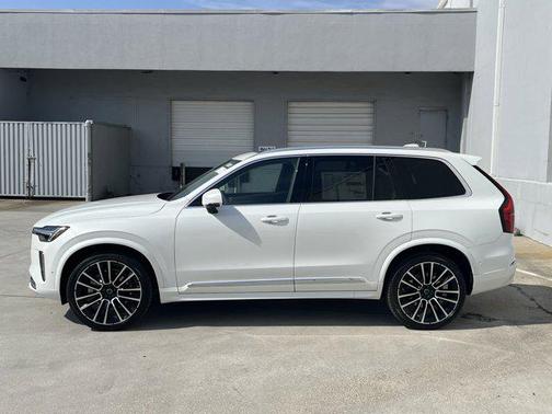 2025 Volvo XC90 B6 Ultra