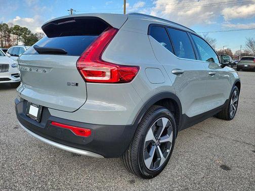 2025 Volvo XC40 B5 Core Bright Theme
