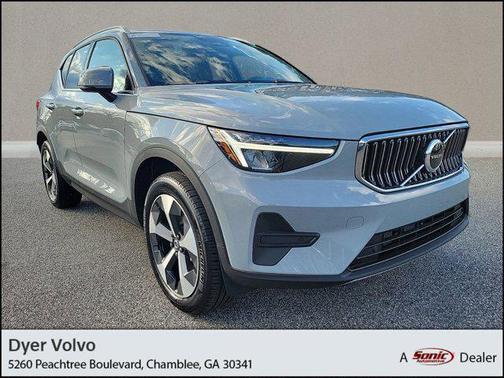 2025 Volvo XC40 B5 Core Bright Theme