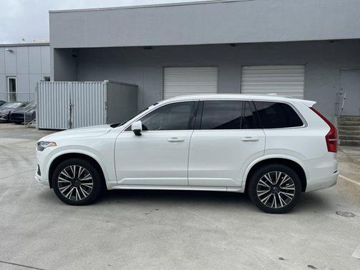 2022 Volvo XC90 T5 Momentum