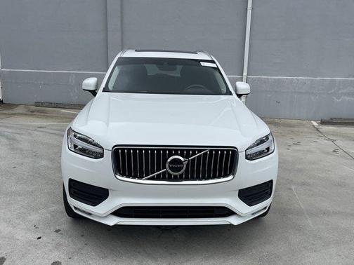 2022 Volvo XC90 T5 Momentum