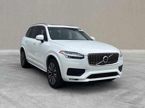 2022 Volvo XC90 T5 Momentum