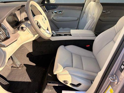 2026 Volvo XC90 B6 Ultra Dark Theme 7-Seater