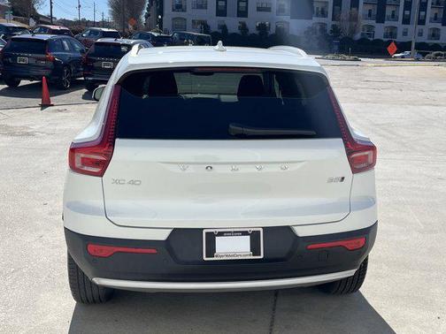 2025 Volvo XC40 B5 Ultra Bright Theme