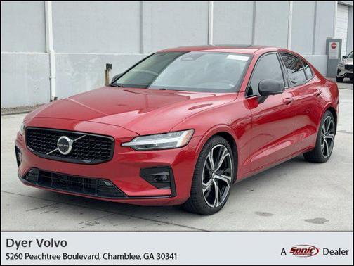 2023 Volvo S60 B5 Plus Dark Theme