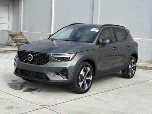 2026 Volvo XC40 B5 Plus