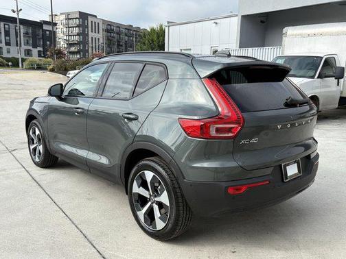 2026 Volvo XC40 B5 Plus