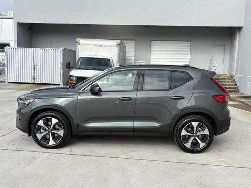 2026 Volvo XC40 B5 Plus
