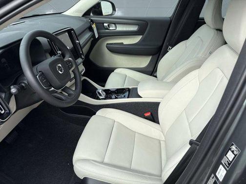 2026 Volvo XC40 B5 Plus