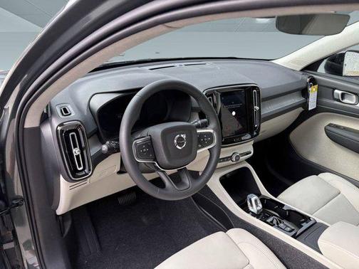 2026 Volvo XC40 B5 Plus