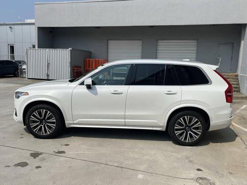 2020 Volvo XC90 T6 Momentum