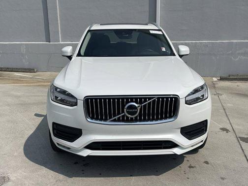 2020 Volvo XC90 T6 Momentum