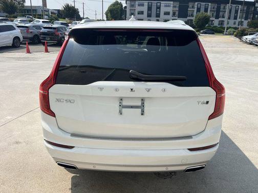 2020 Volvo XC90 T6 Momentum