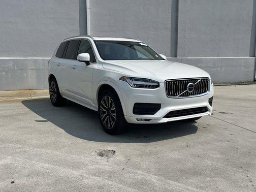 2020 Volvo XC90 T6 Momentum